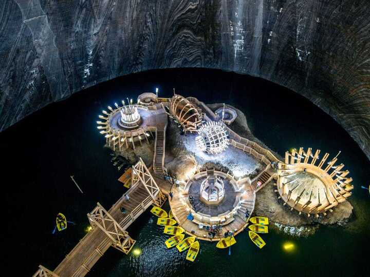 Mỏ muối Salina Turda có độ sâu hơn 100m nằm ở Transylvania, là một trong những mỏ muối cổ nhất thế giới. (Ảnh: Visit Bucharest)