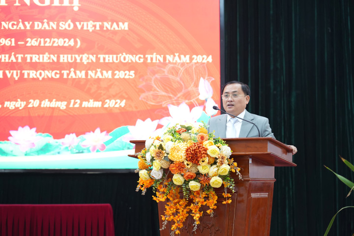 Ông Bùi Công Thản, Phó chủ tịch UBND huyện, Trưởng Ban chỉ đạo Dân số và phát triển huyện Thường Tín, phát biểu chỉ đạo tại hội nghị.