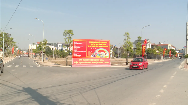 Xã Lê Lợi với đường trục chính được rải nhựa.