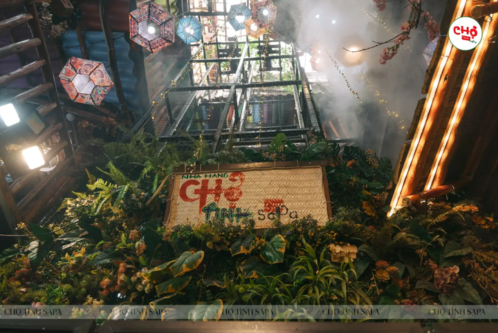 Không gian khu vực giếng trời. (Ảnh: Nhà hàng Chợ tình Sapa)