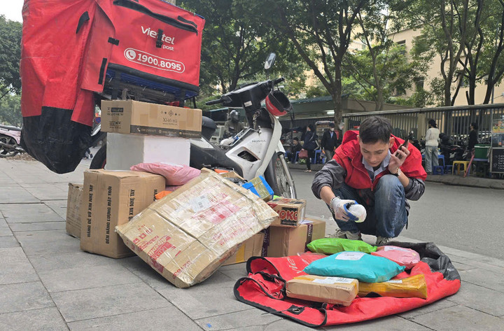 Nguồn rác nhựa khổng lồ từ thương mại điện tử.