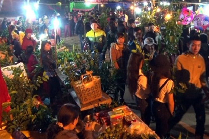 Chợ đình Bích La họp một đêm duy nhất từ khuya mùng 2 đến rạng sáng mùng 3 Tết. (Ảnh: Internet)