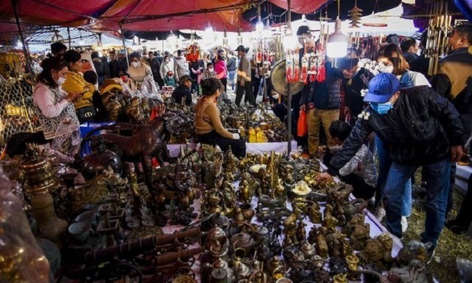 Chợ Viềng, phiên chợ có một không hai trong cả nước. (Ảnh: Báo Chính phủ)