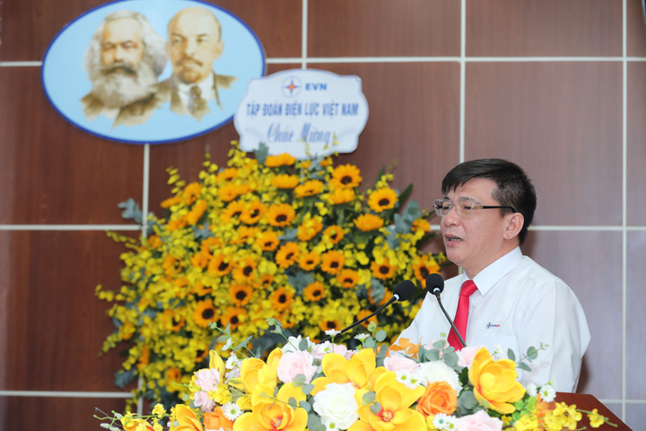 Bí thư Đảng ủy, Chủ tịch HĐTV EVN Lê Văn Trang tiếp thu chỉ đạo của lãnh đạo EVN.