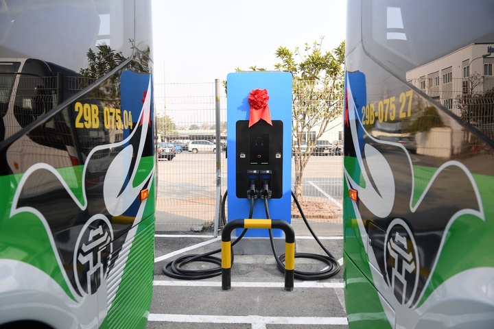 Hà Nội sẽ ưu tiên đầu tư trụ sạc trên vỉa hè, khuyến khích lắp trạm nạp hydrogen, nhiên liệu sạch.