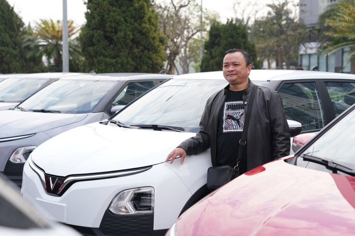 Đối tác tài xế Xanh SM Platform nhận xe được bàn giao và sẵn sàng bước vào một hành trình mới.