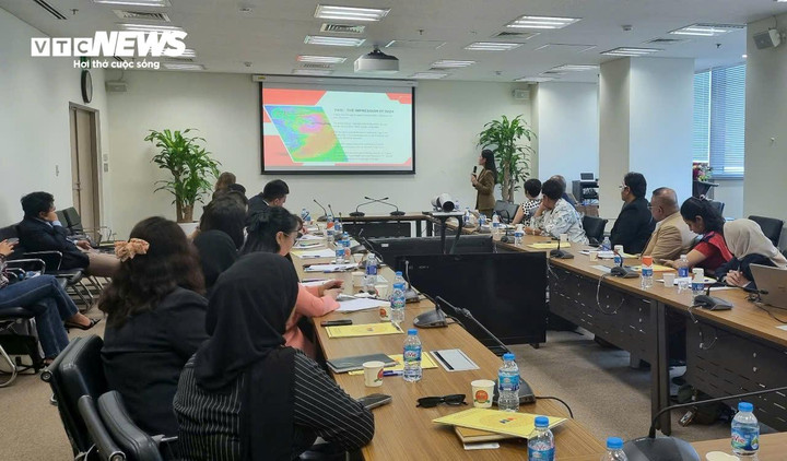 Toàn cảnh cuộc họp.