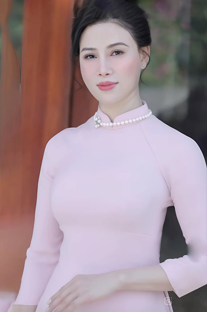 Những ngày qua, Á hậu Phương Nhi là nhân vật showbiz được quan tâm nhiều nhất do cuộc hôn nhân với con trai tỷ phú. Những người thân của cô cũng được công chúng chú ý, đặc biệt là nhan sắc của mẹ Á hậu, bà Đoàn Thị Nguyệt.