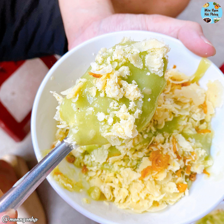 Vị thơm của cháo, vị bùi béo của đỗ xanh làm nên hương vị hấp dẫn.