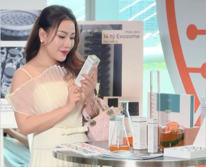 Đại biểu tham dự các hội thảo, sự kiện chuyên ngành cập nhật công nghệ và xu hướng mới trong lĩnh vực da liễu thẩm mỹ.