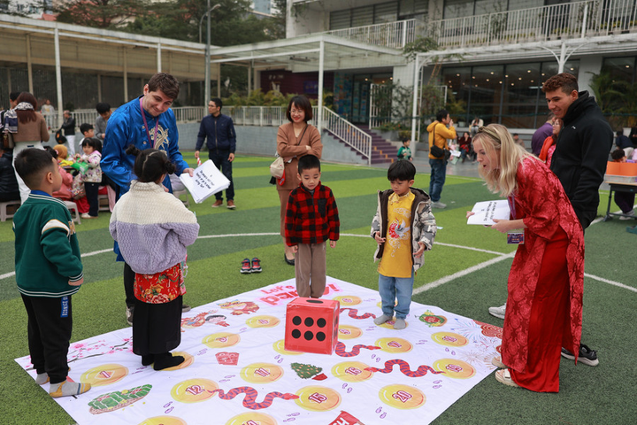 Mỗi hoạt động được thiết kế với cảm hứng lấy từ những “sắc Tết” khác nhau như: sắc nhiệt huyết, sắc yêu thương, sắc hạnh phúc, sắc hy vọng...