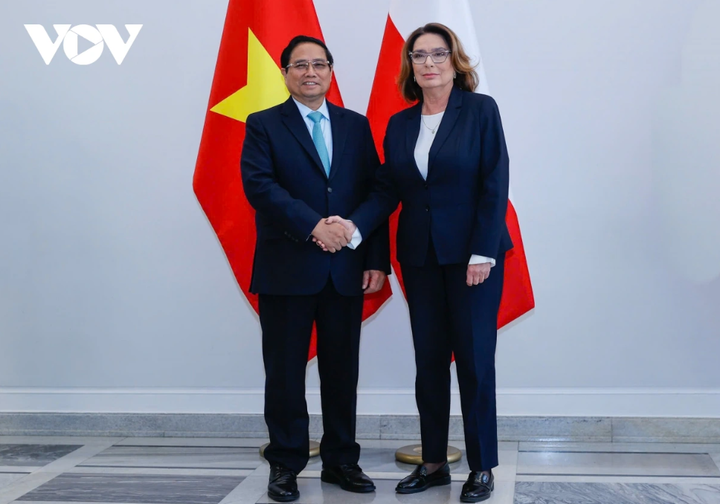 Chiều 17/1, Thủ tướng Phạm Minh Chính đã có cuộc hội kiến Chủ tịch Thượng viện Ba Lan Malgorzata Kidawa-Blonska. Trao đổi về các vấn đề khu vực và quốc tế cùng quan tâm, hai bên khẳng định tiếp tục phối hợp chặt chẽ và ủng hộ lẫn nhau tại các diễn đàn đa phương. Thủ tướng Chính phủ Phạm Minh Chính khẳng định Việt Nam ủng hộ Ba Lan tham gia Hiệp ước Thân thiện và Hợp tác ở Đông Nam Á (TAC). Hai bên tái khẳng định tầm quan trọng của việc duy trì hoà bình, ổn định, giải quyết các tranh chấp bằng biện pháp hòa bình trên cơ sở luật pháp quốc tế.