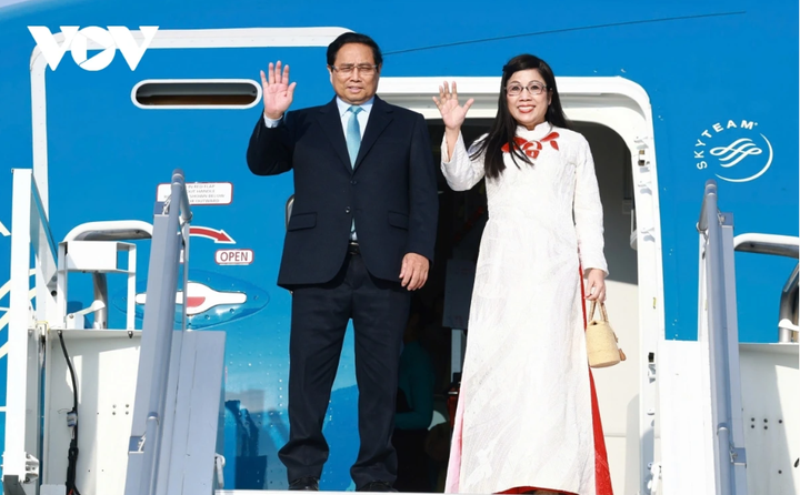 Trưa 18/1, chuyên cơ chở Thủ tướng Chính phủ Phạm Minh Chính và Phu nhân cùng đoàn đại biểu cấp cao Việt Nam đã rời Thủ đô Warsaw, Ba Lan đến Thủ đô Praha bắt đầu chuyến thăm chính thức Cộng hòa Séc từ ngày 18 - 20/1 theo lời mời của Thủ tướng Chính phủ Séc Petr Fiala.