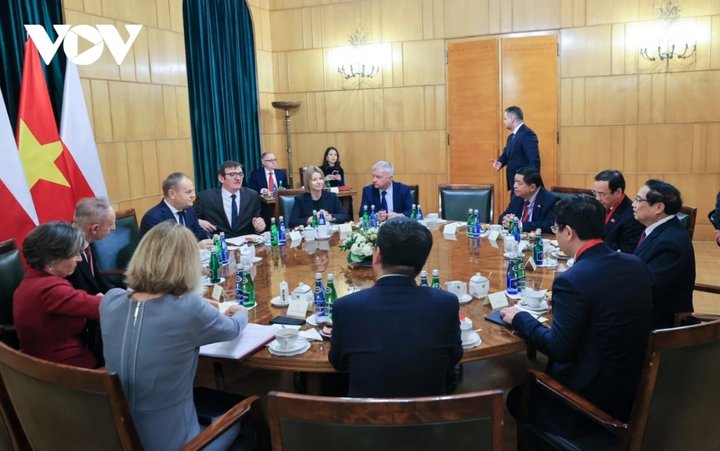 Tại hội đàm, hai nhà lãnh đạo đã trao đổi sâu rộng về các định hướng lớn, các biện pháp cụ thể và nhất trí xem xét sớm nâng cấp quan hệ hai nước lên tầm chiến lược. Hai bên nhất trí tiếp tục triển khai hiệu quả các khuôn khổ hợp tác, các các thỏa thuận đã ký kết giữa hai nước; đẩy mạnh hợp tác trong các lĩnh vực quốc phòng - an ninh, thương mại - đầu tư, khoa học - công nghệ, giao thông vận tải, kết nối đường sắt, dược phẩm, giáo dục - đào tạo, văn hóa - du lịch và giao lưu nhân dân, đồng thời mở rộng hợp tác sang các lĩnh vực tiềm năng như năng lượng tái tạo, chuyển đổi số, công nghệ thông tin, lao động, nông nghiệp… Hai bên nhất trí sẽ hỗ trợ, làm cửa ngõ cho hàng hóa của nhau vào thị trường ASEAN và EU.