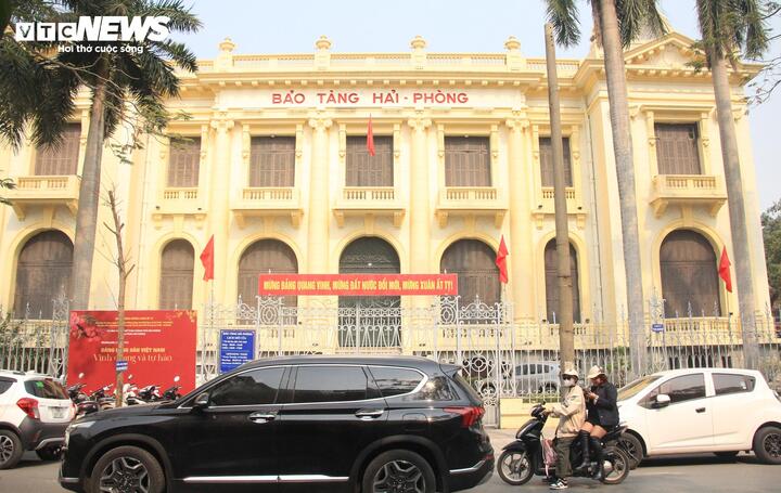 Đây là một trong số những kiến trúc cổ nổi tiếng của thành phố Hoa phượng đỏ được du khách mọi miền cực kỳ yêu thích.