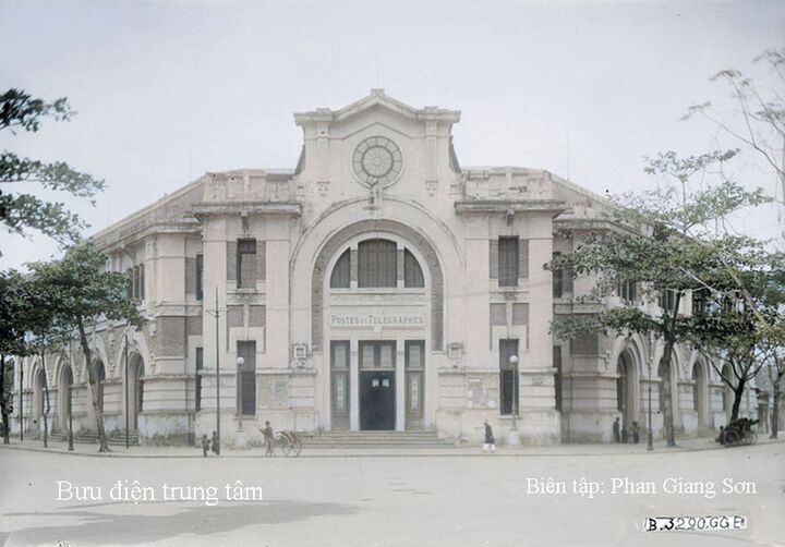 Bưu điện Hải Phòng thời mới xây dựng. (Ảnh: Phan Giang Sơn)