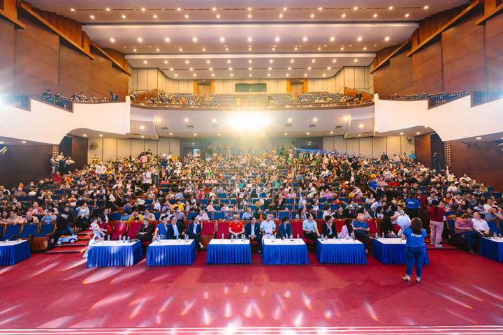 Sự kiện Mẹ bầu & Em bé 2024 lớn nhất tại Đà Nẵng với hơn 2000 người tham dự.