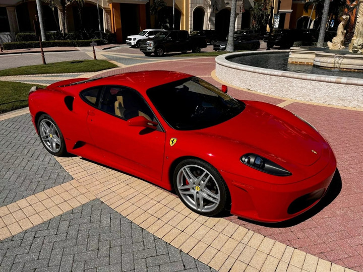 Ferrari F430 của ông Trump là phiên bản F1 Coupe tự động với quãng đường đã di chuyển 9.395 dặm (tương đương 15.119 km). (Ảnh: Carscoops)