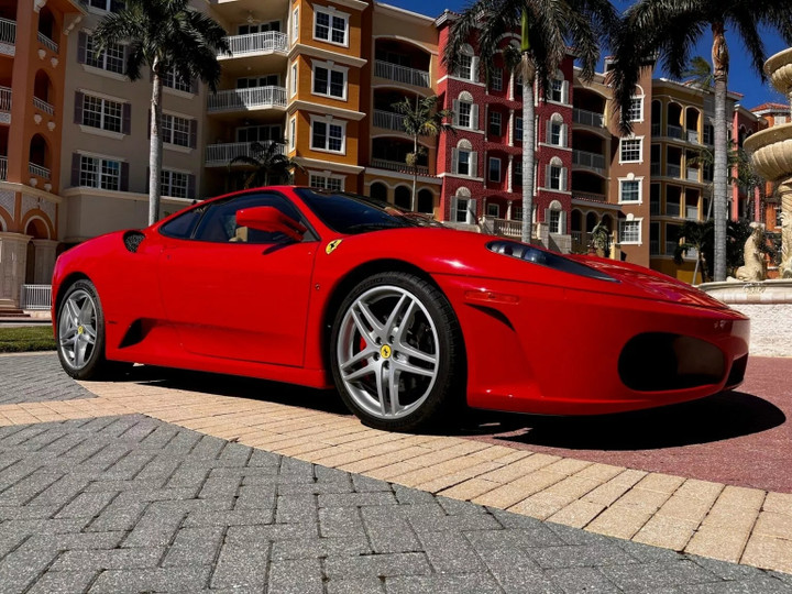 Ferrari F430 được cất giữ trong gara và vẫn ở tình trạng gần như mới xuất xưởng. (Ảnh: Carscoops)