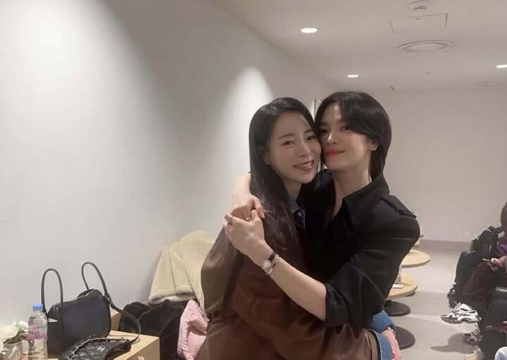 Sự ủng hộ của Lim Ji Yeon dành cho Song Hye Kyo tại buổi ra mắt phim càng khẳng định mối quan hệ gắn bó của cả hai.