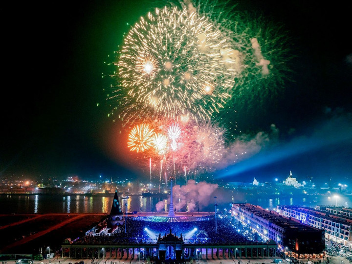 Đại nhạc hội Countdown to Greatness thu hút 110.000 lượt khách về Vinhomes Royal Island.