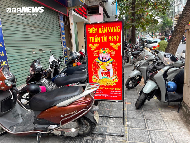 Tuy nhiên, những sản phẩm trên hiện vẫn chưa có mặt tại cửa hàng của Doji và đang được tiếp tục chế tác, chuẩn bị cho ngày 10/1 Âm lịch.