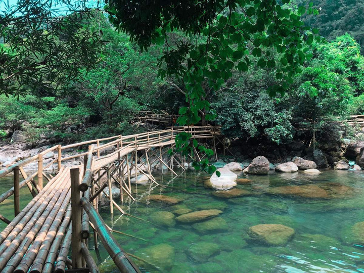 Bạn chắc chắn sẽ bị choáng ngợp trước phong cảnh thiên nhiên quá đỗi tuyệt vời nơi đây.