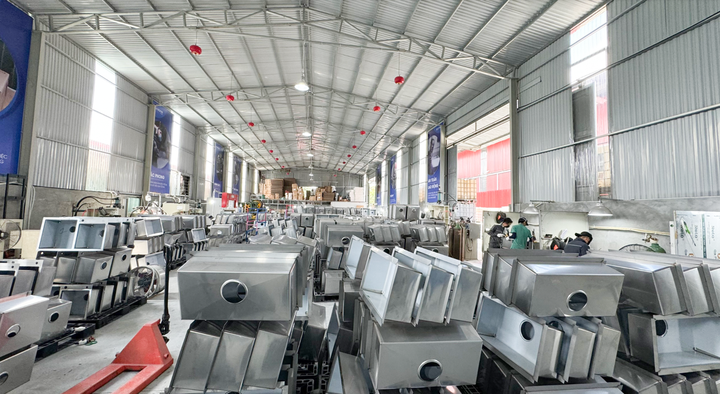 Nhà máy sản xuất chậu rửa bát thuộc Tập đoàn Rangos.