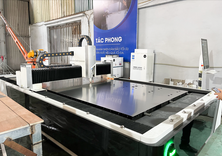 Công nghệ máy tự động cắt CNC Chậu rửa bát Rangos Inox Posco Hàn Quốc.