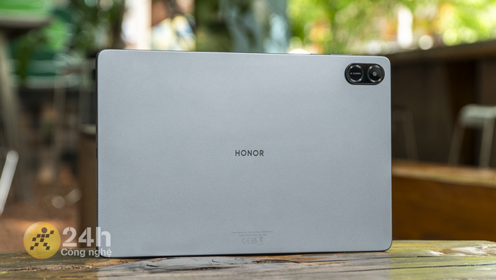 HONOR Pad X8a sở hữu ngoại hình cao cấp và tinh tế, hiện đang được giảm giá còn 4,69 triệu đồng tại Thế Giới Di Động.