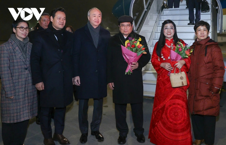 Đêm 20/1 theo giờ địa phương (rạng sáng 21/1 giờ Hà Nội), chuyên cơ chở Thủ tướng Chính phủ Phạm Minh Chính cùng Phu nhân và Đoàn đại biểu cấp cao Việt Nam đã tới sân bay Zurich, bắt đầu chuyến công tác tham dự Hội nghị thường niên lần thứ 55 Diễn đàn kinh tế thế giới (WEF Davos 55) và các hoạt động song phương tại Thụy Sĩ từ ngày 20 đến 23/1/2025 theo lời mời của Nhà sáng lập kiêm Chủ tịch điều hành WEF Klaus Schwab.