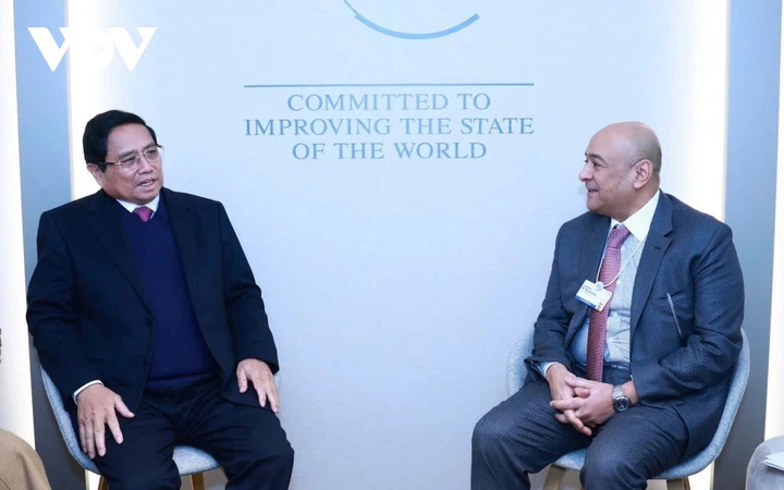 Sáng 21/1, Thủ tướng Phạm Minh Chính tiếp Tổng Thư ký Hội đồng hợp tác Vùng Vịnh (GCC) Jasem Mohamed Albudaiwi. Thủ tướng đề nghị Ban Thư ký GCC tiếp tục ủng hộ, hỗ trợ Việt Nam làm sâu sắc hơn nữa quan hệ với các quốc gia thành viên của GCC; khuyến khích các doanh nghiệp, quỹ đầu tư khu vực tăng cường hợp tác với Việt Nam; thúc đẩy đàm phán thoả thuận FTA GCC - Việt Nam, Hiệp định Khuyến khích bảo hộ đầu tư GCC - Việt Nam, chia sẻ kinh nghiệm và hỗ trợ Việt Nam xây dựng trung tâm tài chính quốc tế.