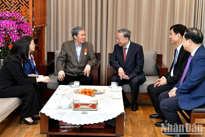 Tổng Bí thư Tô Lâm thăm hỏi, chúc Tết ông Đinh Thế Huynh, nguyên Ủy viên Bộ Chính trị, nguyên Thường trực Ban Bí thư.