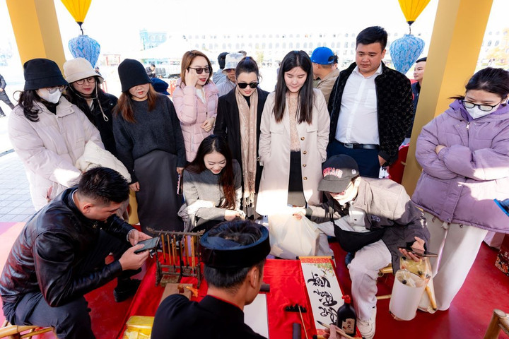 Đa dạng trải nghiệm đón Tết truyền thống tại “đảo tỷ phú”.