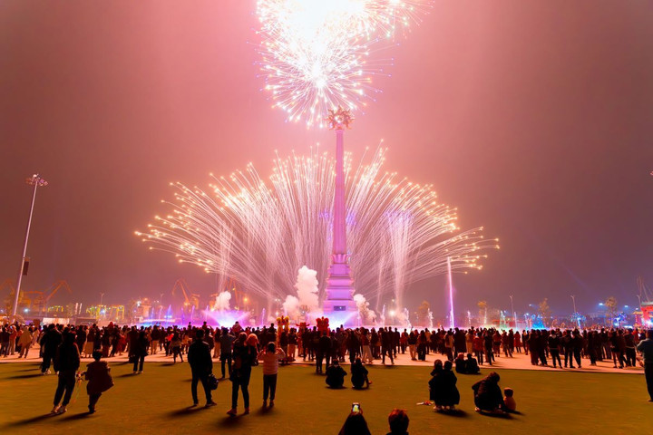 Sức hút của siêu điểm đến Vinhomes Royal Island liên tục gia tăng nhờ các hoạt động hấp dẫn.