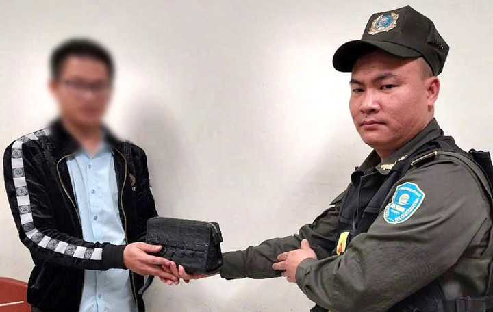 Anh N.Q.T. xúc động nhận lại chiếc ví bị bỏ quên. Anh: Phan Công