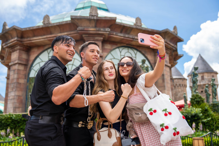 Sun World Ba Na Hills hứa hẹn hút khách dịp Tết Ất Tỵ với lễ hội hoa 2025 - 2