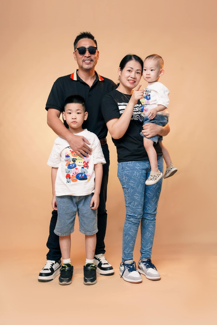 Gia đình NSƯT Hồ Phong.