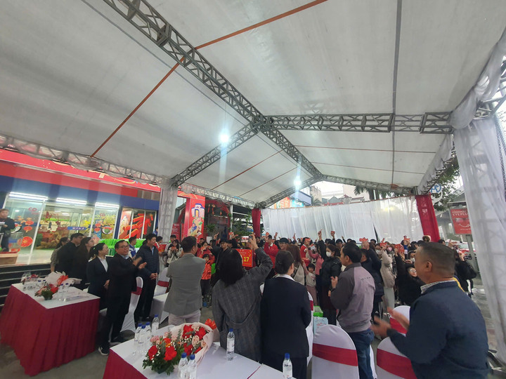 Đoàn xe xuất phát từ Co.opmart Hà Nội, quận Hà Đông