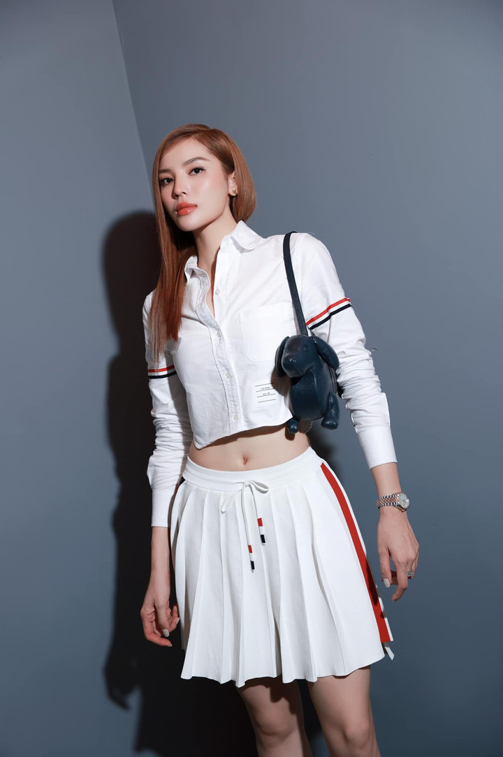 Sao Việt 26/1: Thảo Vân tới thăm Công Lý, Thanh Thanh Hiền xinh đẹp ở tuổi U60 - 6