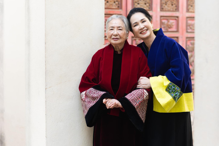 Sao Việt 26/1: Thảo Vân tới thăm Công Lý, Thanh Thanh Hiền xinh đẹp ở tuổi U60 - 11