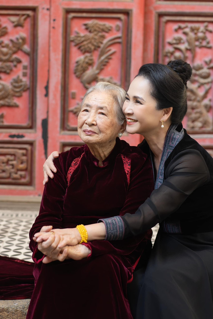 Sao Việt 26/1: Thảo Vân tới thăm Công Lý, Thanh Thanh Hiền xinh đẹp ở tuổi U60 - 12