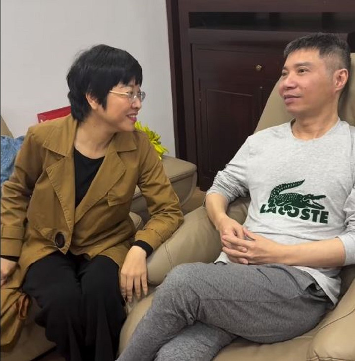 MC Thảo Vân và NSND Công Lý từng là vợ chồng. Họ có với nhau một cậu con trai trước khi đường ai nấy đi. Dù không còn chung sống cùng nhau nhưng cả hai luôn giữ quan hệ tốt đẹp. MC Thảo Vân vẫn thỉnh thoảng tới thăm chồng cũ, nhất là sau khi anh mắc bạo bệnh. Bên cạnh đó, mối quan hệ giữa MC chương trình "Táo quân" và vợ hiện tại của NSND Công Lý cũng rất tốt đẹp.