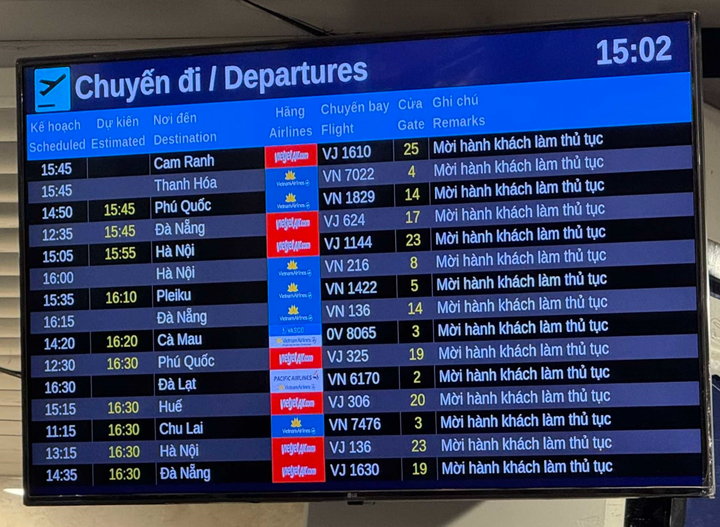 Hàng loạt chuyến bay bị delay do nhiều sân bay ở các địa phương bị ảnh hưởng bởi sương mù. (Ảnh: L.Mỹ).