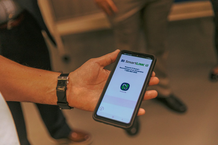 Phần mềm SmartLink, được sử dụng trong chương trình thay thế cho giam giữ đối với người nhập cư không có giấy tờ.