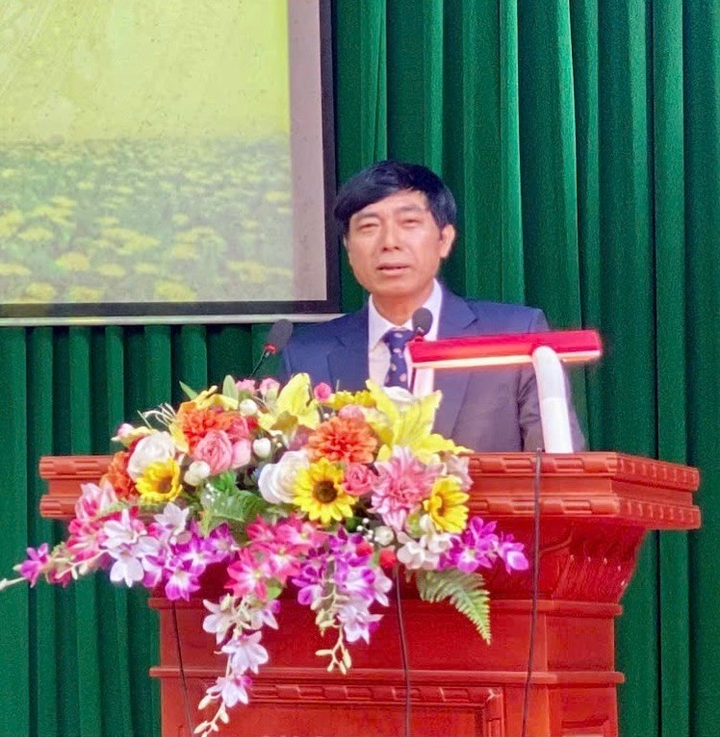 Ông Lưu Tiến Sỹ, Trưởng ban Tuyên giáo Huyện uỷ, Giám đốc Trung tâm chính trị huyện Yên Phong phát biểu chỉ đạo hội nghị.