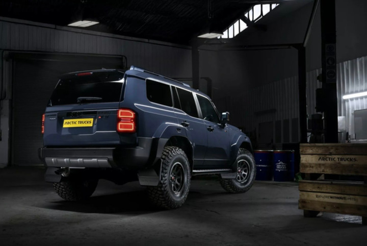 Chi tiết Toyota Land Cruiser Prado độ thân rộng - 2