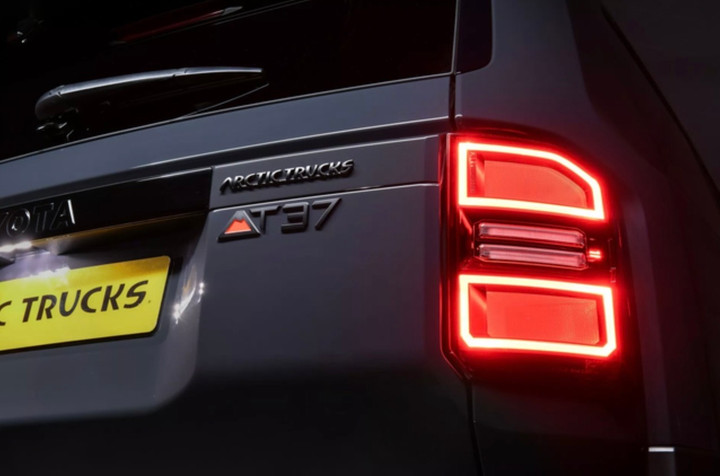 Chi tiết Toyota Land Cruiser Prado độ thân rộng - 13