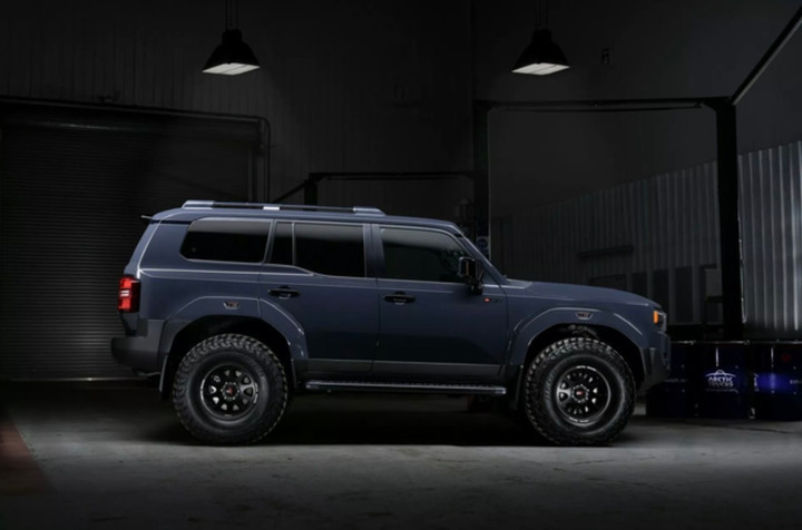 Chi tiết Toyota Land Cruiser Prado độ thân rộng - 3