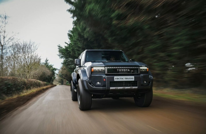 Chi tiết Toyota Land Cruiser Prado độ thân rộng - 7